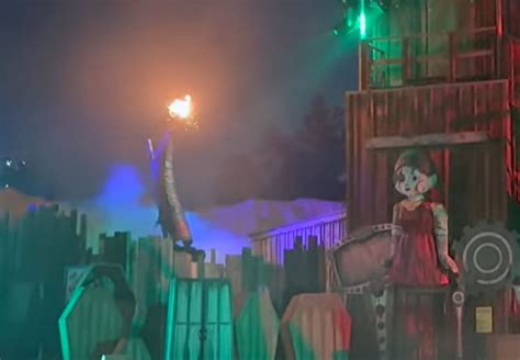 Knott's makes fun of Disneyland's 'Fantasmic!' fire during Halloween show